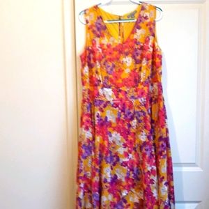 NWOT Gorgeous maxi dress vibrant colors